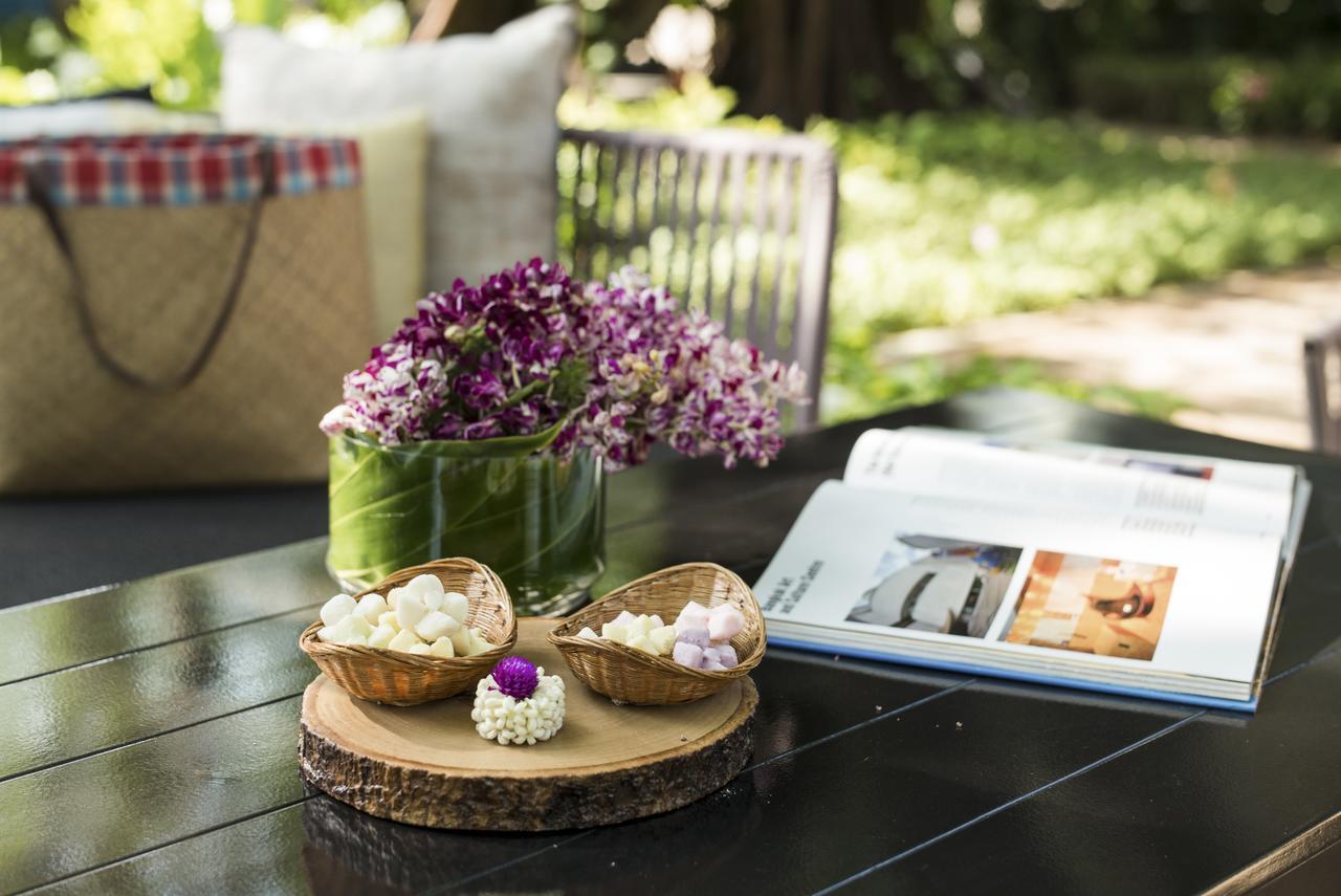 The Raweekanlaya Банкок Екстериор снимка A picnic table with a book and flowers